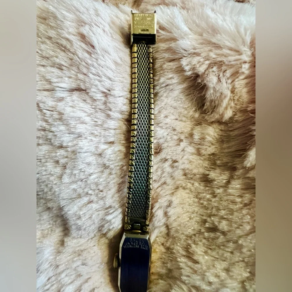 Vintage  10k Gold Women's Gruen 17 Jewels Watch - Picture 9 of 11